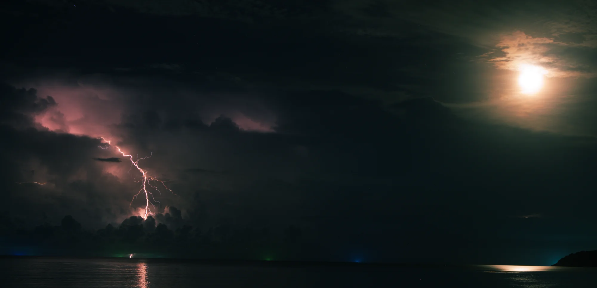Orage sous la Lune — general photo by Rechute, scored 8.1/10 by REVIEWR's AI critique