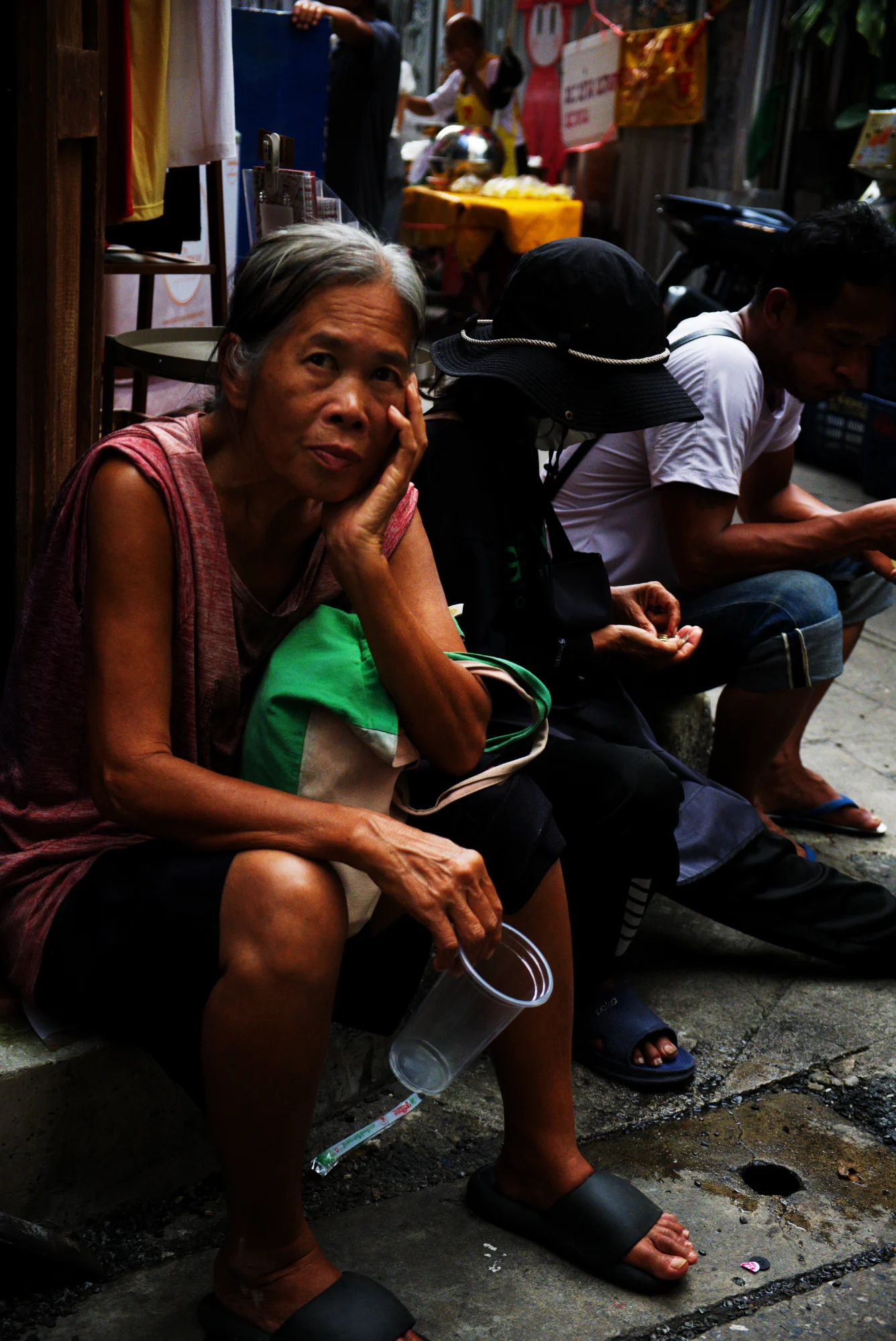 Regard dans la rue — general photo by Rechute, scored 6.6/10 by REVIEWR's AI critique