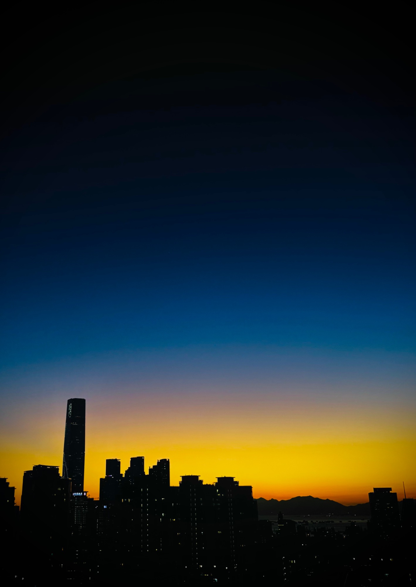 Gradient Skyline Silhouette — general photo by henry, scored 6.7/10 by REVIEWR's AI critique