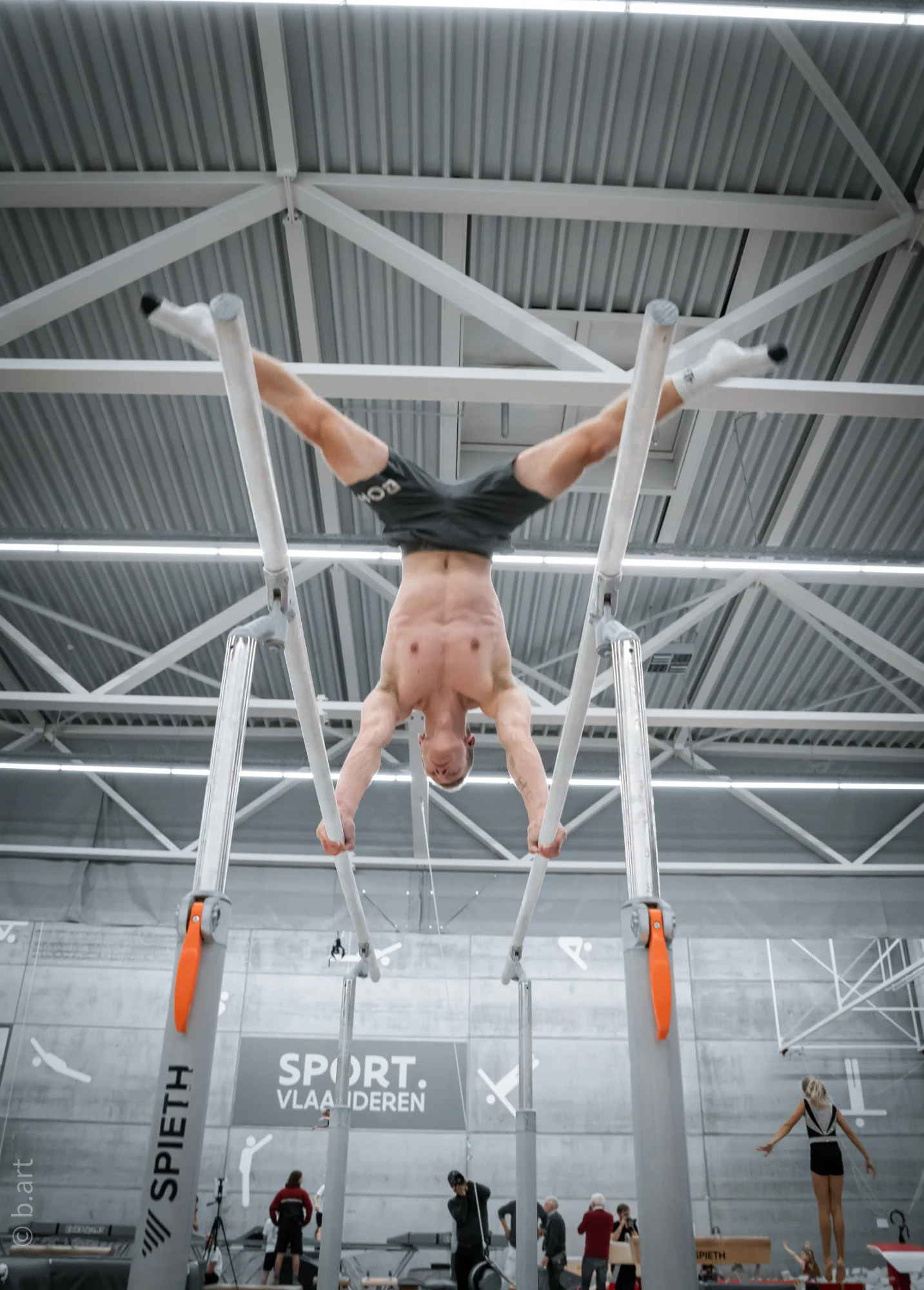 🎯 Perfect Symmetry — general photo by B.art, scored 7.8/10 by REVIEWR's AI critique