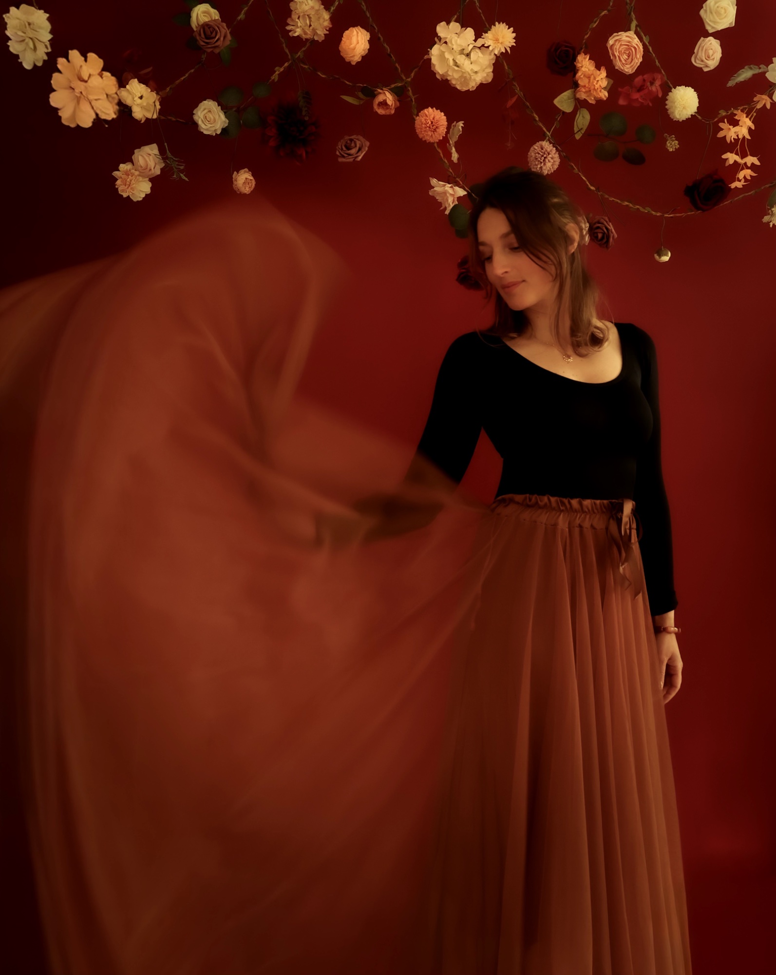 Mouvement Carmin — portrait photo by Aurélie B, scored 7.8/10 by REVIEWR's AI critique