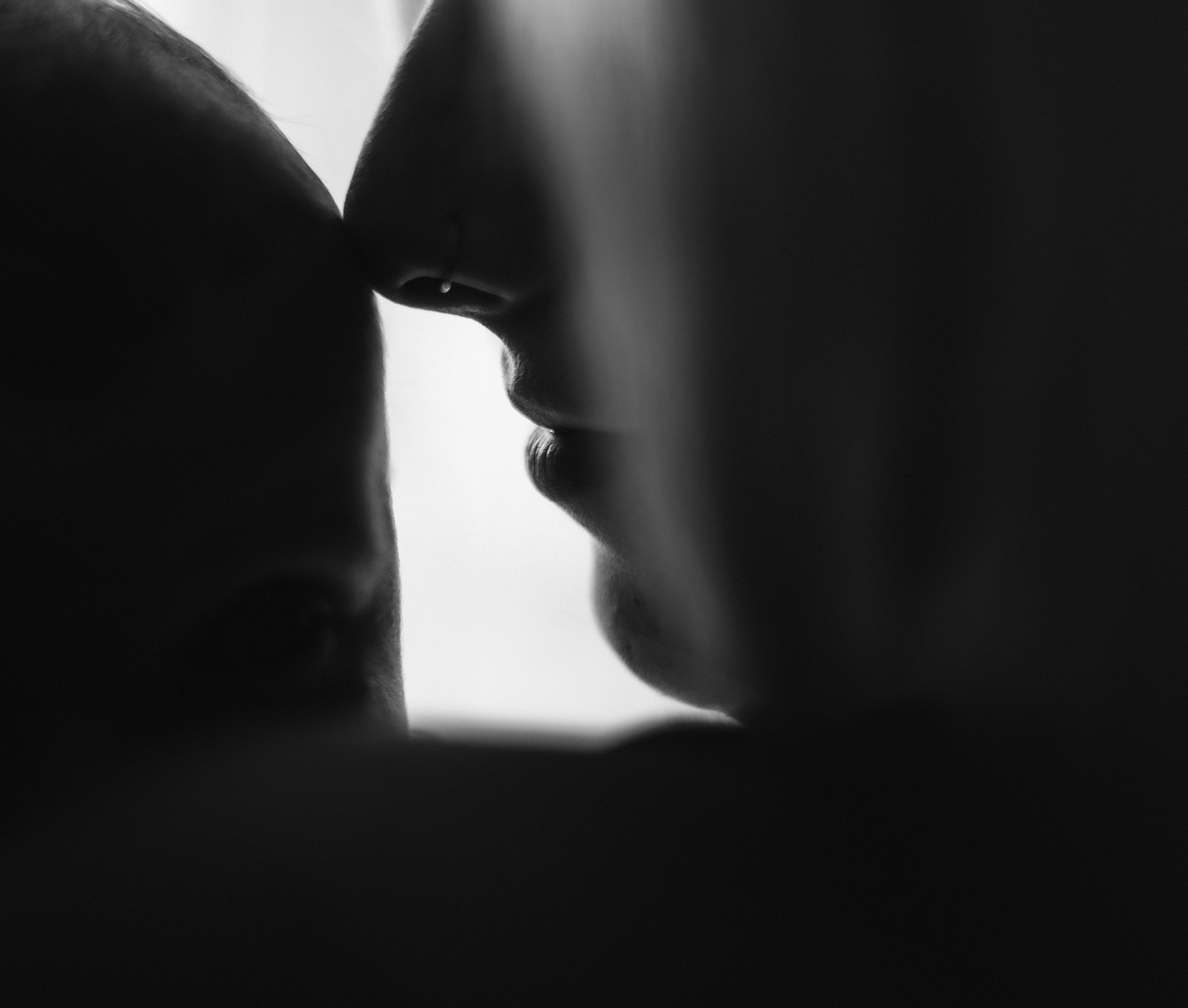 Silhouette Intime — portrait photo by Aurélie B, scored 8.6/10 by REVIEWR's AI critique