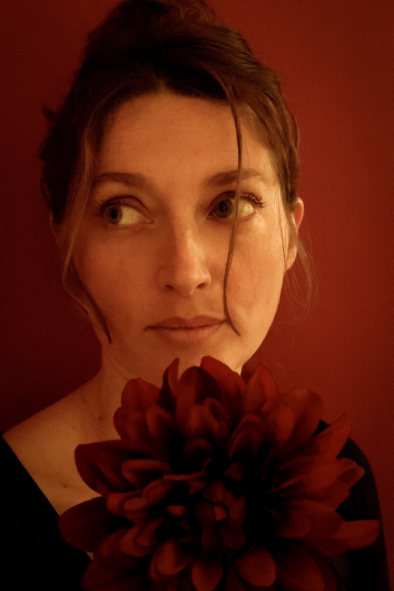 Regard Rubis — portrait photo by Aurélie B, scored 7.0/10 by REVIEWR's AI critique