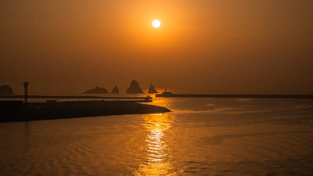 Landscape photo by Jay, scored 7.1/10 by REVIEWR's AI critique