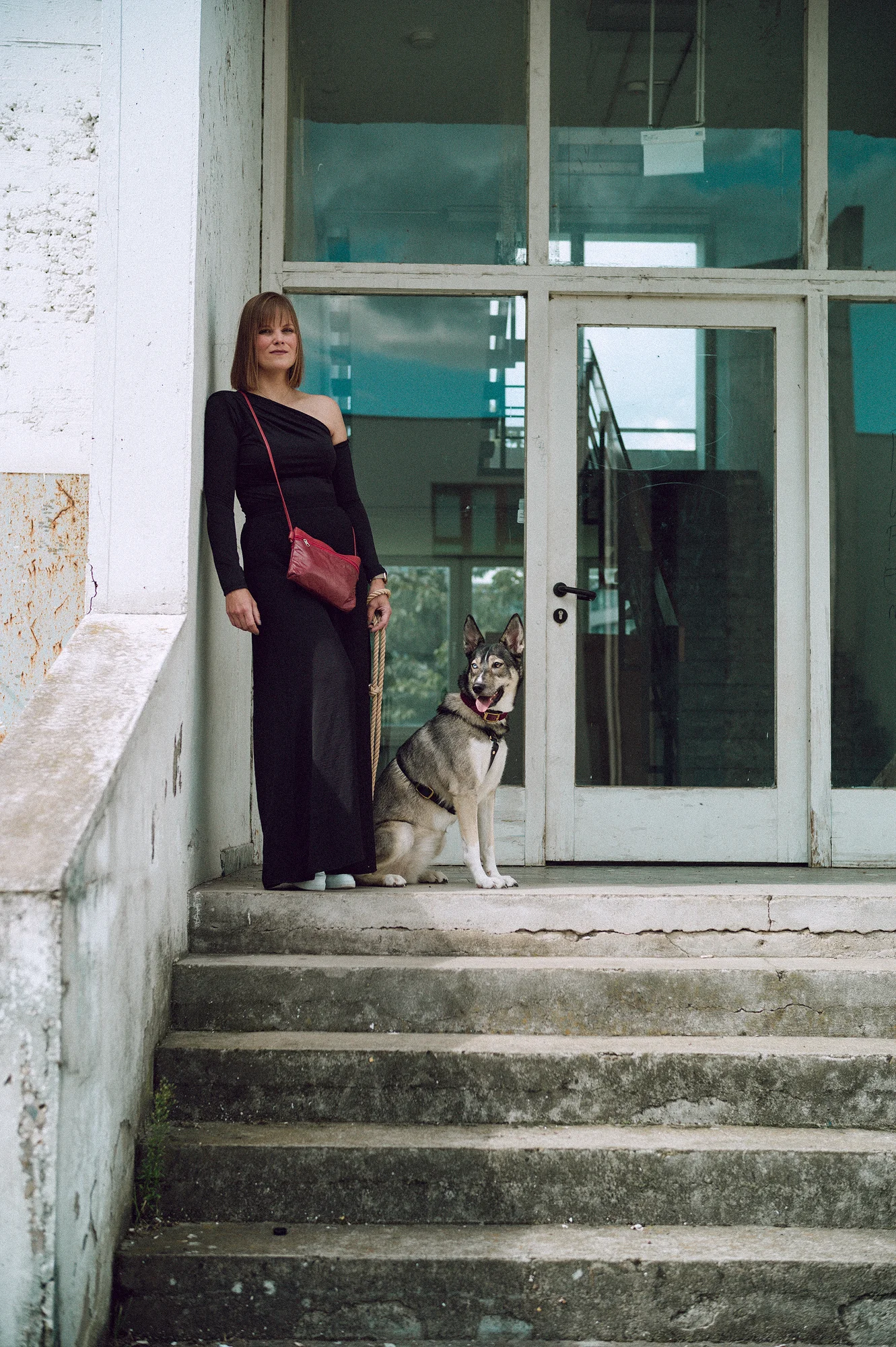 Tala - Urban — portrait photo by Deni Dedic, scored 6.8/10 by REVIEWR's AI critique