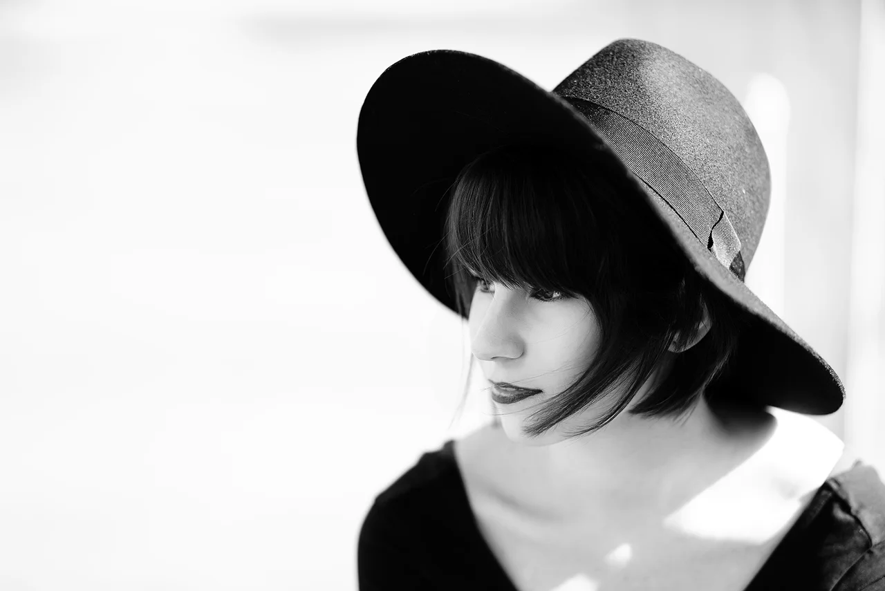 Ilka — portrait photo by Deni Dedic, scored 7.7/10 by REVIEWR's AI critique