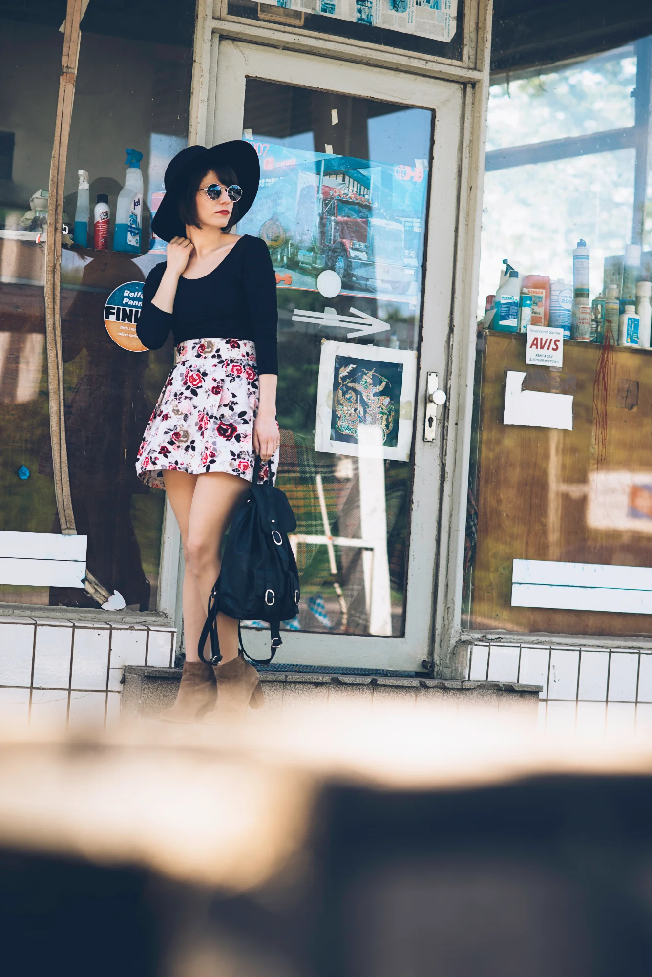 Vintage Storefront Waiting — portrait photo by Deni, scored 6.6/10 by REVIEWR's AI critique