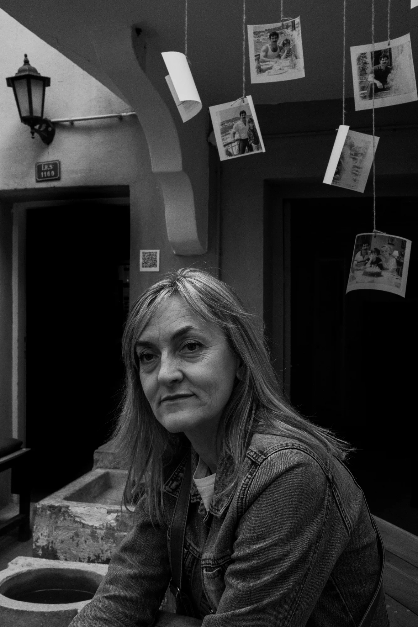 Asılı Anılar — street photo by Oral, scored 6.6/10 by REVIEWR's AI critique