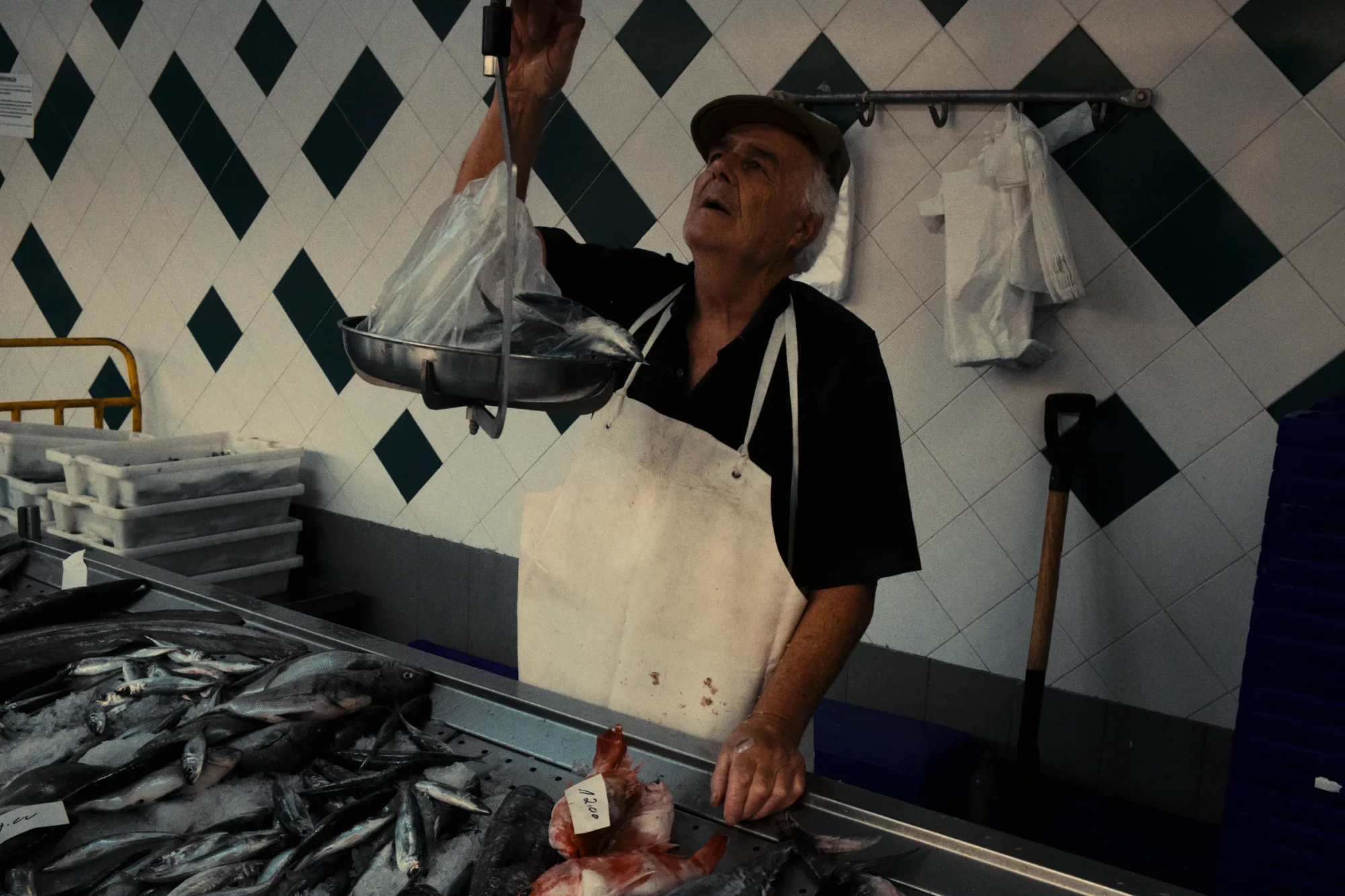 Street photo by Gonçalo, scored 6.2/10 by REVIEWR's AI critique