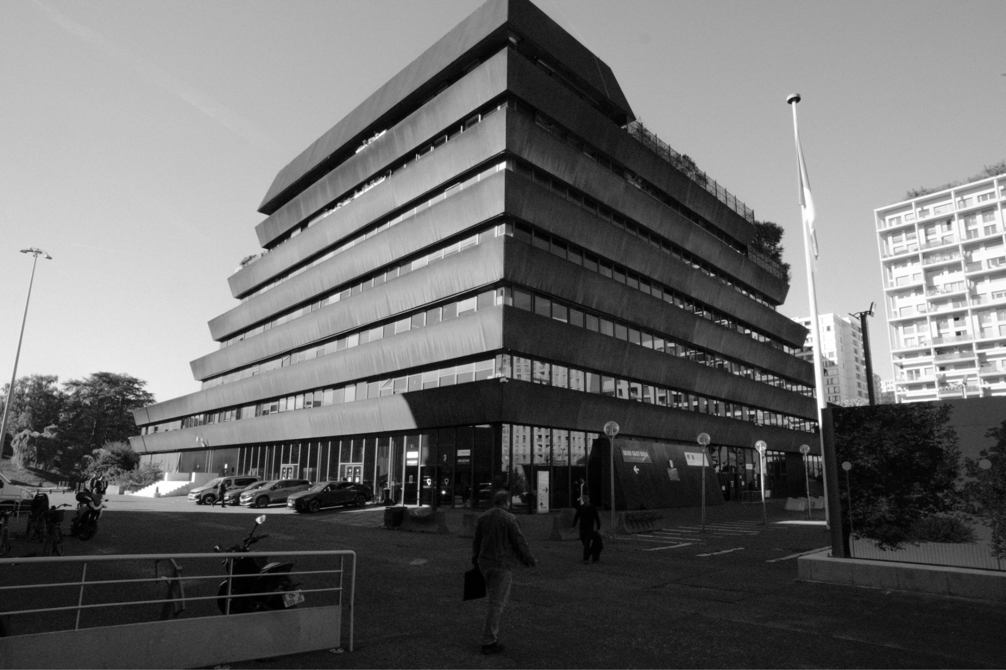 Architecture photo by Roma, scored 6.3/10 by REVIEWR's AI critique