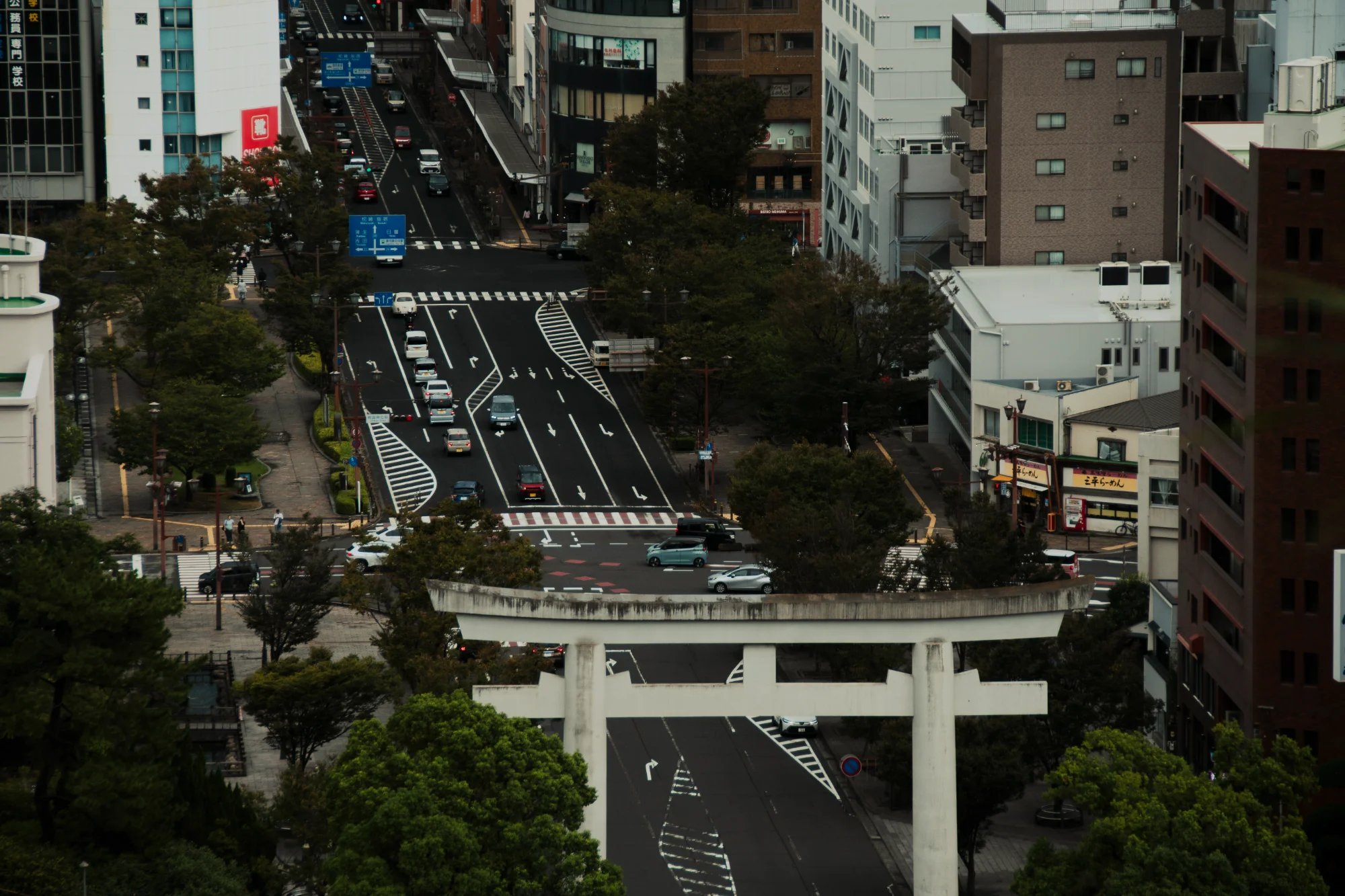 🎯 Neighbourhood Portrait — general photo by ko, scored 7.2/10 by REVIEWR's AI critique