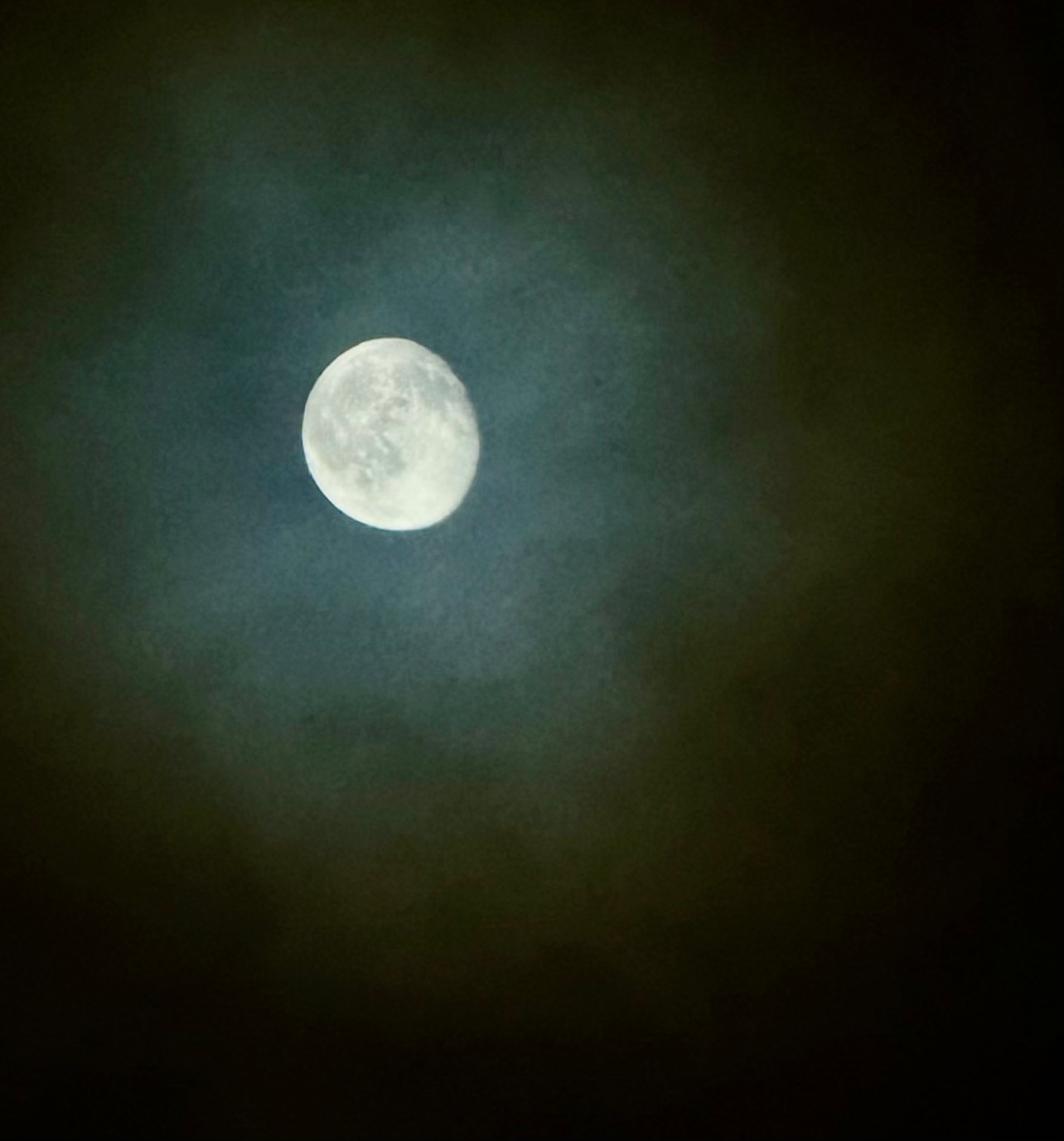 Hazy Moon — astro photo by JJJ24, scored 4.5/10 by REVIEWR's AI critique