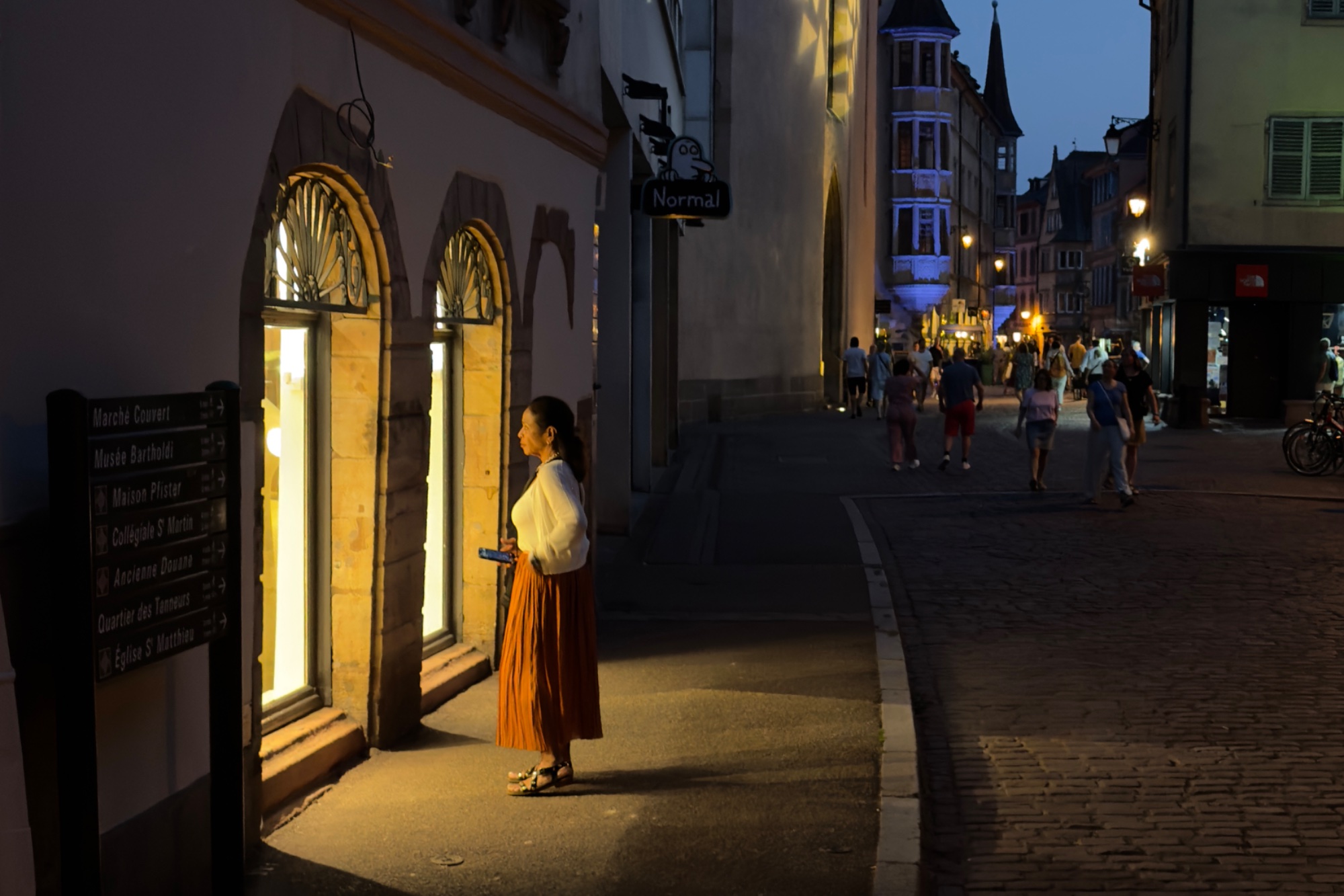 The Window Shopper — street photo by Les Zackler, scored 7.2/10 by REVIEWR's AI critique