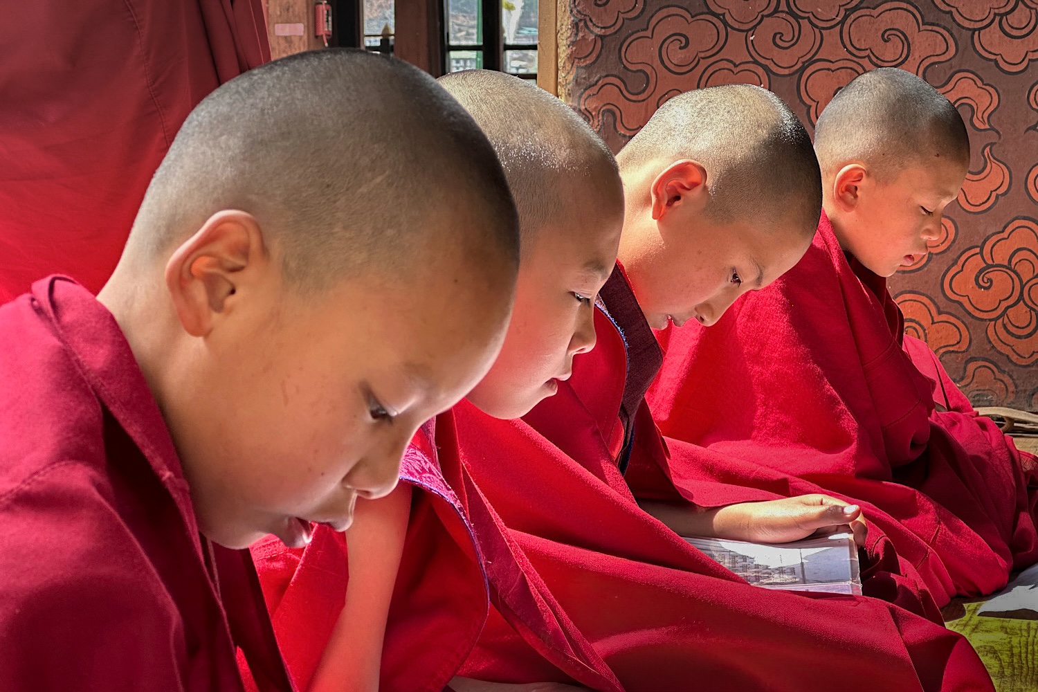 Focused Study — documentary photo by Les Zackler, scored 7.3/10 by REVIEWR's AI critique