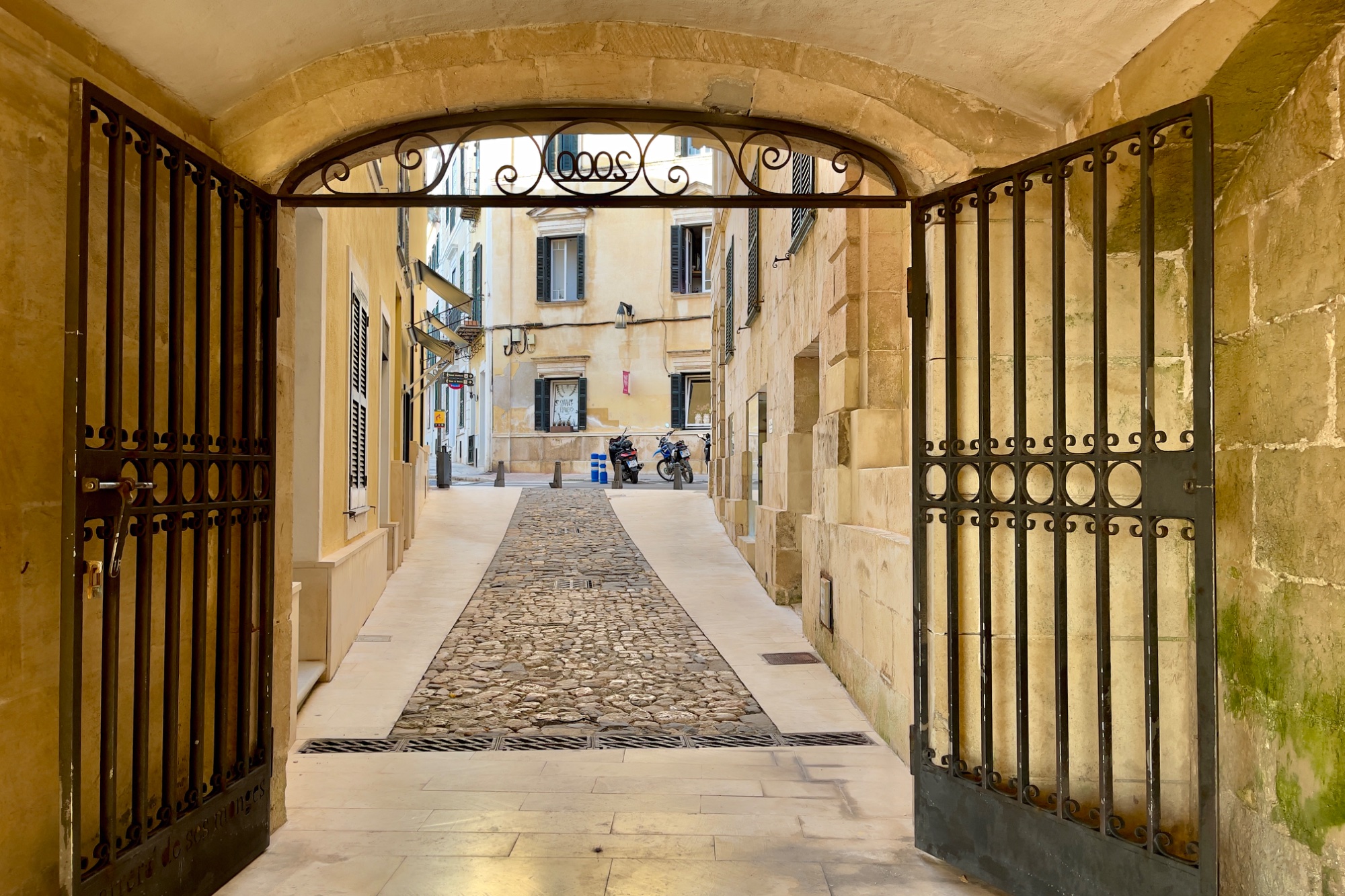 General photo by Les Zackler, scored 7.0/10 by REVIEWR's AI critique