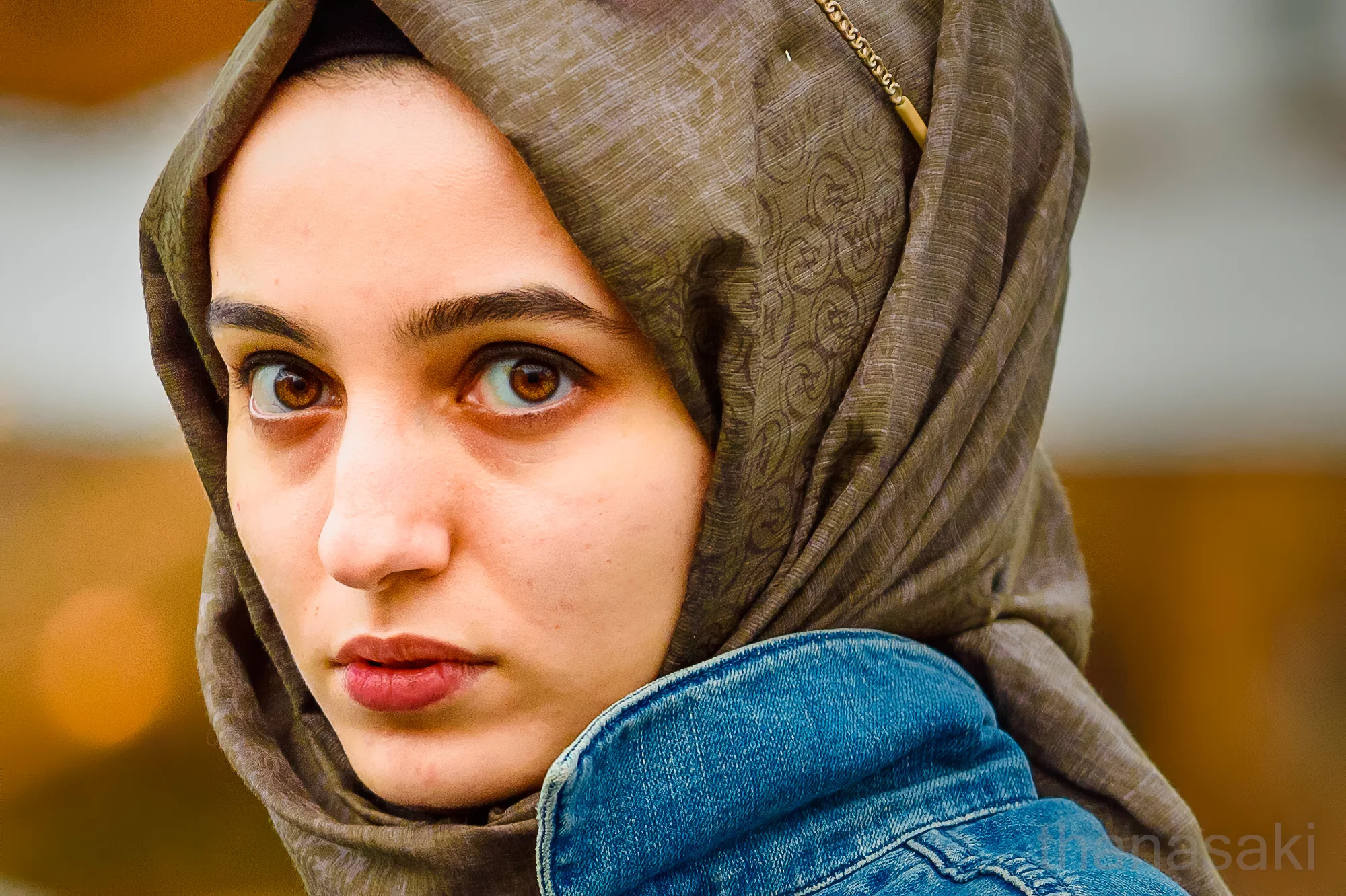 Street photo by thanasaki, scored 5.9/10 by REVIEWR's AI critique